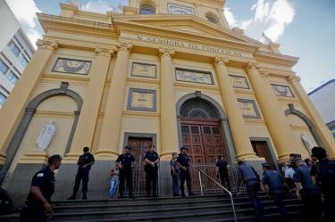 Suben a 6 los muertos por tiroteo en catedral de Brasil