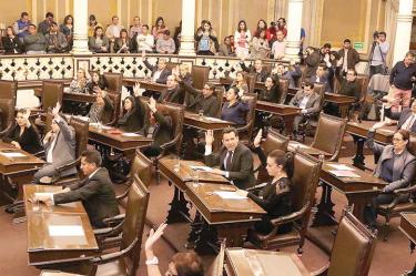 Paquete Económico. En la sesión de ayer, el Congreso del estado de Puebla avaló la Ley de Ingresos de la entidad para el ejercicio fiscal 2019 / Foto: Notimex