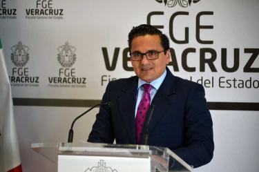 Winckler logra amparo para continuar como fiscal de Veracruz