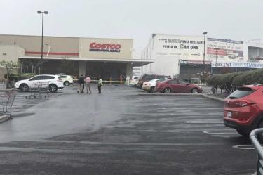 Balacera en centro comercial de Monterrey deja un muerto