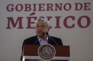 López Obrador se reunió con legisladores de Morena, PT y PES