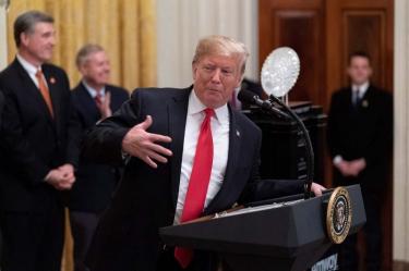 Trump firma ley de pago retroactivo a afectados por cierre de gobierno