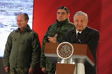El presidente Andrés Manuel López Obrador informó que no detendrá el combate al robo de combustibles – Foto: Cuartoscuro