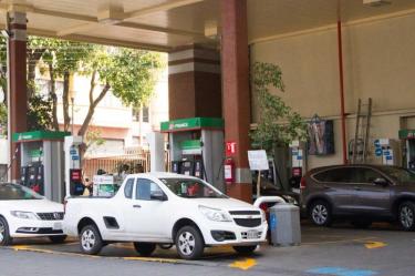 La crisis de gasolina, consecuente del plan de acción contra el Huachicoleo, dejó afectaciones económicas que aún no son contabilizadas por los empresarios. Foto archivo: Cuartoscuro