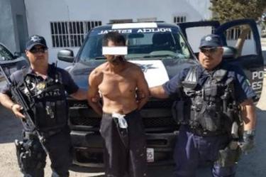 Mecánico ingresa a colegio y toma como rehenes a estudiantes  