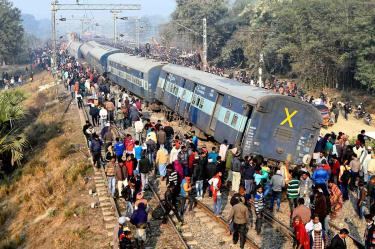 Descarrila tren en India; al menos 7 muertos