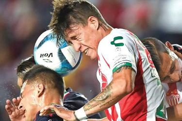  El Necaxa-Chivas resultó un partido con pasión y entrega. Foto: Mexsport