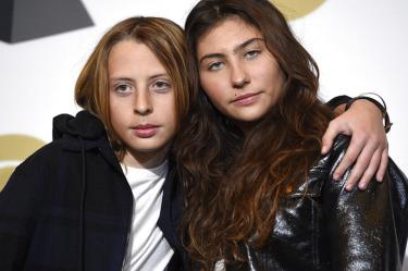 Hijos de Chris Cornell reciben Grammy en nombre de su padre