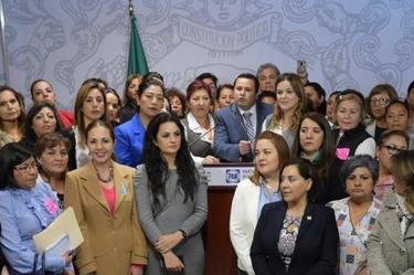 Preparan diputadas amparos contra cierre de estancias infantiles