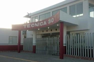 La docente fue atendida por elementos de la Cruz Roja y trasladada a un hospital local, donde se le reporta estable y fuera de peligro. – Foto: Facebook EL NAHUAL