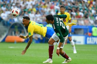 Neymar contó que tras las duras críticas que recibió por su fama de exagerar en las faltas, miró todas sus jugadas (Fotos: imago)