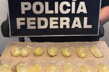 Vinculan a proceso a hombres que traían cocaína en el estómago