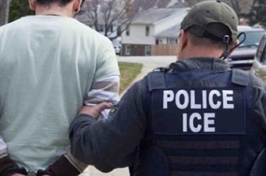 'Migrante' se resiste a detención y muerde a policía de migración
