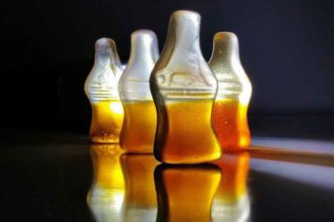 Gomitas con cannabis alertan a secretario de Salud