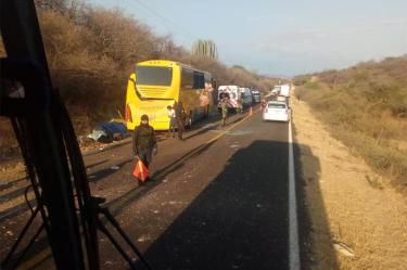 En el Hospital General de Acatlán de Osorio, Puebla, se encuentran hospitalizadas nueve personas que resultaron con lesiones tras el accidente. Foto: Twitter @ArmandoTlatelpa