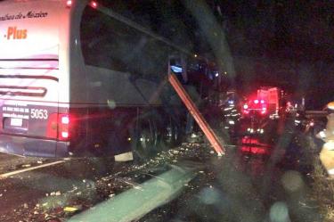 Se estrella autobús de pasajeros en Jalisco, hay 13 heridos
