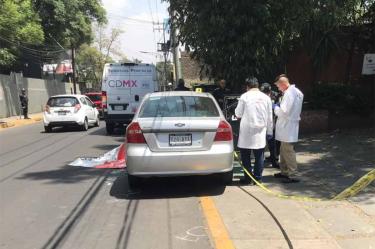 Ejecutan a hombre dentro de su vehículo en Álvaro Obregón 