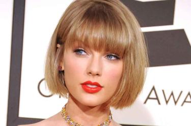 Auto perseguido por la policía choca contra casa de Taylor Swift