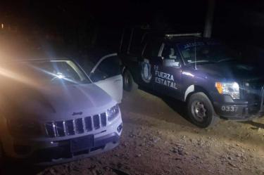 Caen dos jóvenes con arsenal y camioneta robada en Guerrero