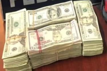 Policías federales detectaron a un pasajero de nacionalidad hondureña, quien no declaró ante la autoridad tributaria 40 mil dólares. Foto: PF