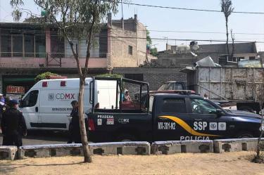 Baleado intenta huir de agresores en camioneta y atropella a niño y mujer