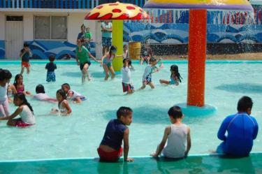 Algunos de los parques, como el Iztaccíhuatl, cuentan con asadores y comedores, además de áreas verdes, canchas deportivas, juegos infantiles, gimnasios al aire libre y pistas para correr. 