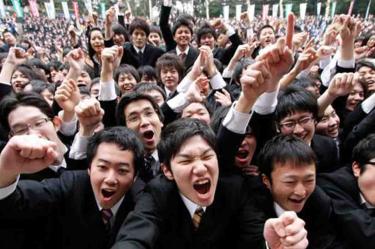 Comienzan 'mega vacaciones' en Japón; trabajadores protestan
