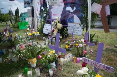 En Ecatepec, se roban hasta las cruces de víctimas de feminicidios