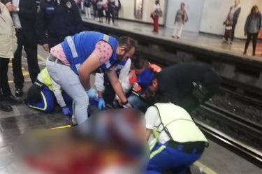 Usuarios aseguran que Ana María “M” rebasó la línea amarilla de seguridad. Foto: Especial
