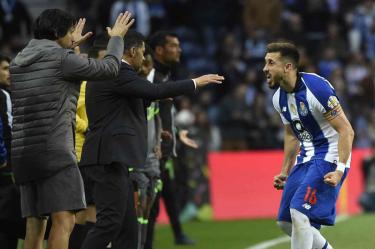 Como el capitán del Porto, Héctor Herrera podría alzar hoy la Copa de Portugal / Foto: AFP