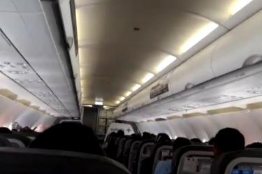 El presidente Andrés Manuel López Obrador aseguró que este tipo de circunstancias ocurren alguna vez cuando se viaja en avión. Foto: Especial