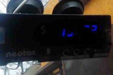Usuarios de redes exhiben 'trampas' para alterar taxímetros