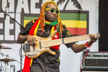 Banco de Jamaica presume economía al ritmo de reggae