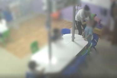Maestra golpeadora desata ira nacional en Israel y hasta queman su casa