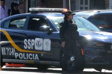 Taxista ebrio choca contra puente en Tlalpan... lo detienen