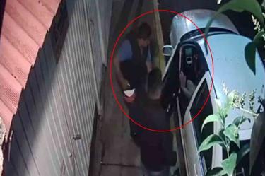 Le roban el auto en la puerta de su casa en Iztapalapa 