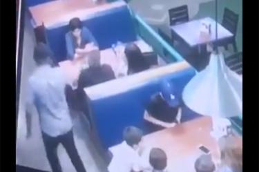 Los hechos, en los que fue asesinado a tiros un hombre que se encontraba con dos mujeres, tuvieron lugar el domingo en el restaurante Ballpark, ubicado en la calle Colosio, de Hermosillo.