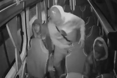Apágame las luces, carnalito', así asaltan a conductor de combi en Edomex