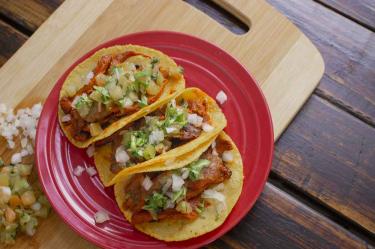Hombre muere durante concurso de ingesta de tacos
