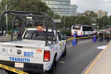 Patrulla arrolla a abuelita en Paseo de la Reforma 