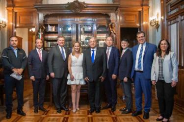 López Obrador se reúne con empresas que construirán Dos Bocas