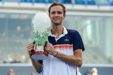 Daniil Medvedev levantó su primer trofeo de la ATP. Foto: Reuters
