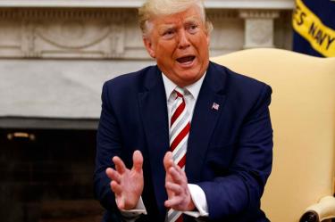 Trump analiza recorte de impuestos a salarios en EU