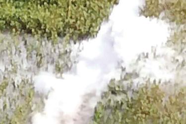 Por lo nublado en la zona, el gas se concentró cerca del ducto y la temperatura que tiene el gas congeló el terreno, como se aprecia en la imagen. Foto: Especial