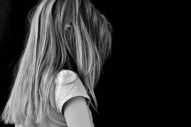 Niña es violada y asesinada por sus hermanos; madre se deshace del cuerpo