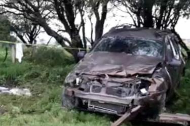 Camioneta atropella y mata a dos estudiantes 