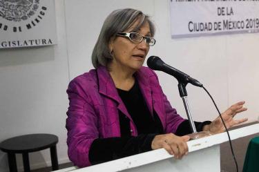 Funcionaria llama 'feminazis' a mujeres que sacaron a trans del Metro 