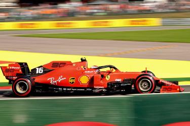 Charles Leclerc superó a su compañero de escudería, Sebastian Vettel, y al británico Lewis Hamilton (Mercedes) en una sesión disputada bajo un sol intenso (Fotos: AP)