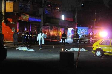 Las víctimas fueron baleadas en la calle San Rafael Atlixco que quedó acordonada. Foto: Cuartoscuro