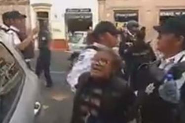 Policías de Morelia detienen a abuelitos por vender papas fritas